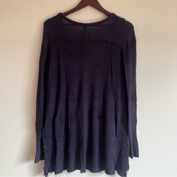 Free People Waffle Knit V-neck Distressed Sweater in Navy XS - Oversized - Picture 7 of 11